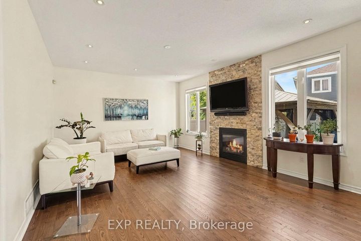 Photo 8 at 39 Pondhawk Way, Nepean (Half Moon Bay), Ottawa