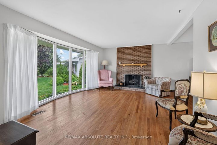 Photo 5 at 59 Evergreen Drive, Nepean (Lynwood Village), Ottawa