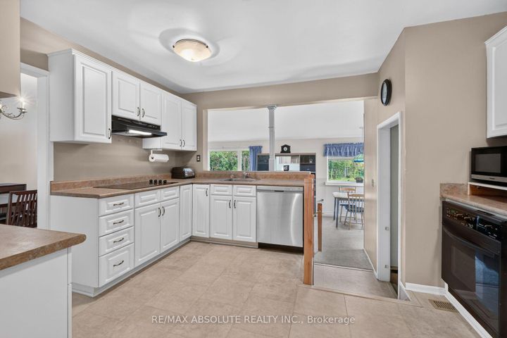 Photo 19 at 59 Evergreen Drive, Nepean (Lynwood Village), Ottawa