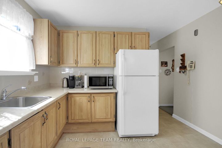 Photo 10 at 962 Dynes Road, Nepean (Carleton Square), Ottawa