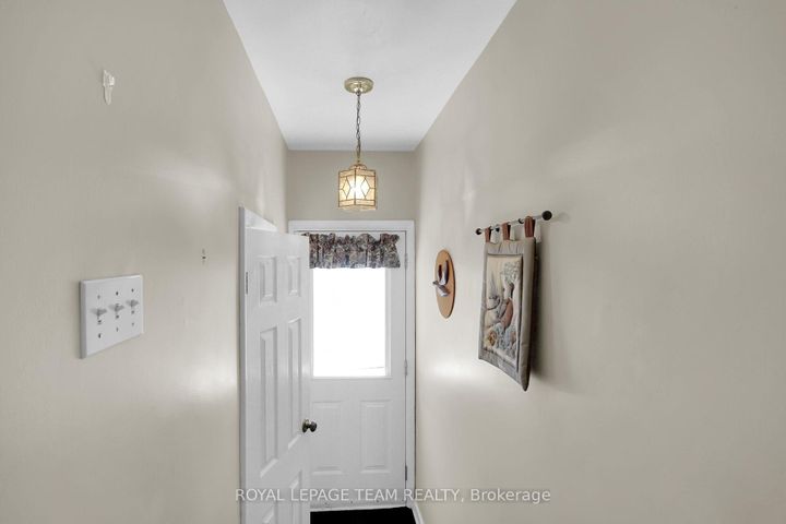 Photo 14 at 962 Dynes Road, Nepean (Carleton Square), Ottawa