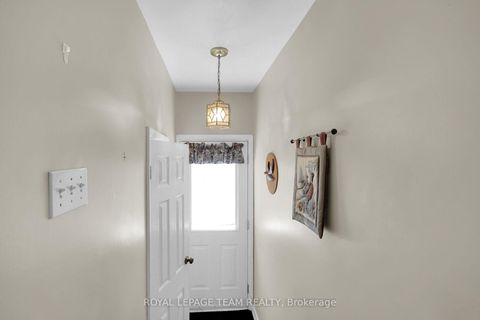Photo 14 at 962 Dynes Road, Nepean (Carleton Square), Ottawa