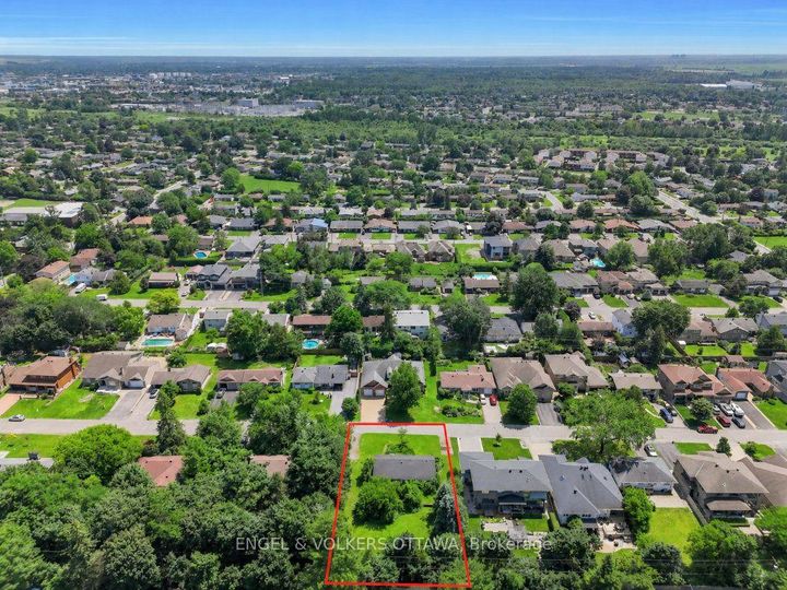 Photo 8 at 91 Palsen Street, Nepean (Meadowlands/Crestview), Ottawa