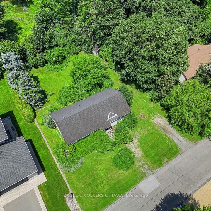Photo 9 at 91 Palsen Street, Nepean (Meadowlands/Crestview), Ottawa
