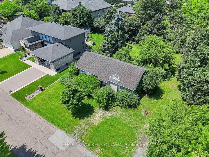 Photo 10 at 91 Palsen Street, Nepean (Meadowlands/Crestview), Ottawa