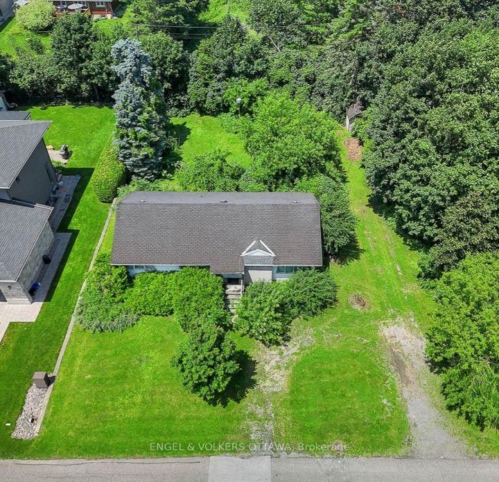 Photo 11 at 91 Palsen Street, Nepean (Meadowlands/Crestview), Ottawa