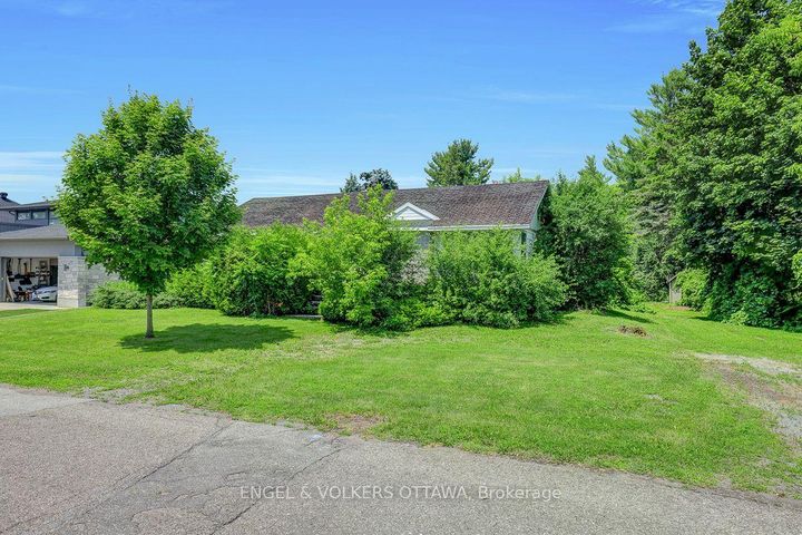 Photo 13 at 91 Palsen Street, Nepean (Meadowlands/Crestview), Ottawa