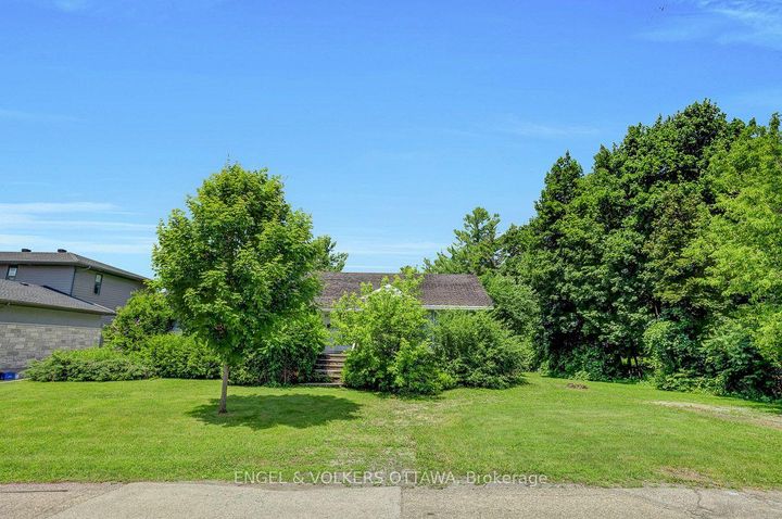 Photo 14 at 91 Palsen Street, Nepean (Meadowlands/Crestview), Ottawa