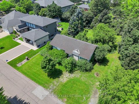 Photo 10 at 91 Palsen Street, Nepean (Meadowlands/Crestview), Ottawa