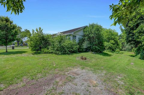 Photo 15 at 91 Palsen Street, Nepean (Meadowlands/Crestview), Ottawa