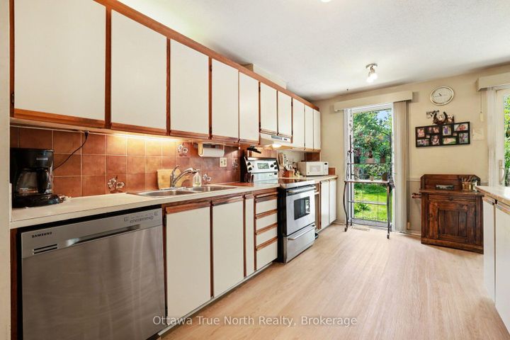 Photo 10 at 41 Aldgate Crescent, Nepean (Pheasant Run), Ottawa