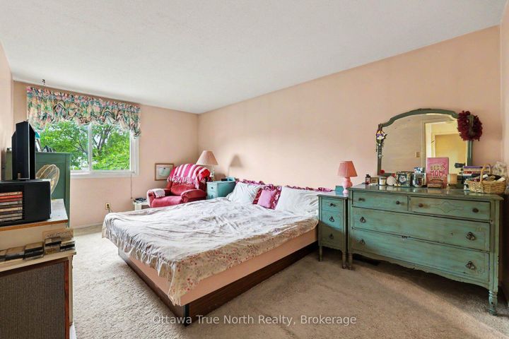 Photo 17 at 41 Aldgate Crescent, Nepean (Pheasant Run), Ottawa
