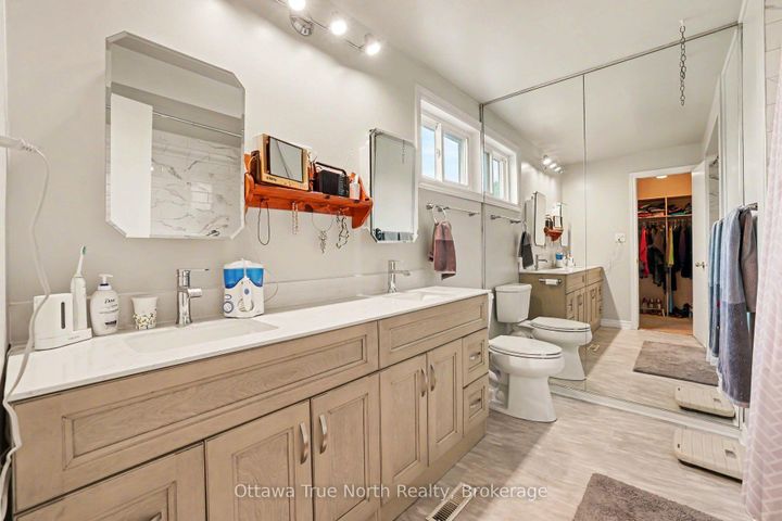 Photo 18 at 41 Aldgate Crescent, Nepean (Pheasant Run), Ottawa