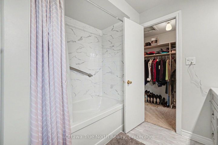 Photo 19 at 41 Aldgate Crescent, Nepean (Pheasant Run), Ottawa