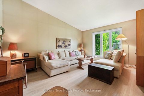 Photo 3 at 41 Aldgate Crescent, Nepean (Pheasant Run), Ottawa