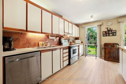 Photo 10 at 41 Aldgate Crescent, Nepean (Pheasant Run), Ottawa