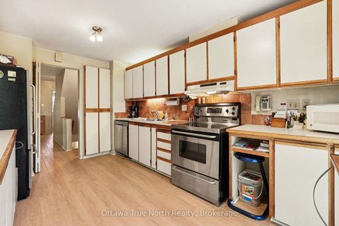 Photo 11 at 41 Aldgate Crescent, Nepean (Pheasant Run), Ottawa
