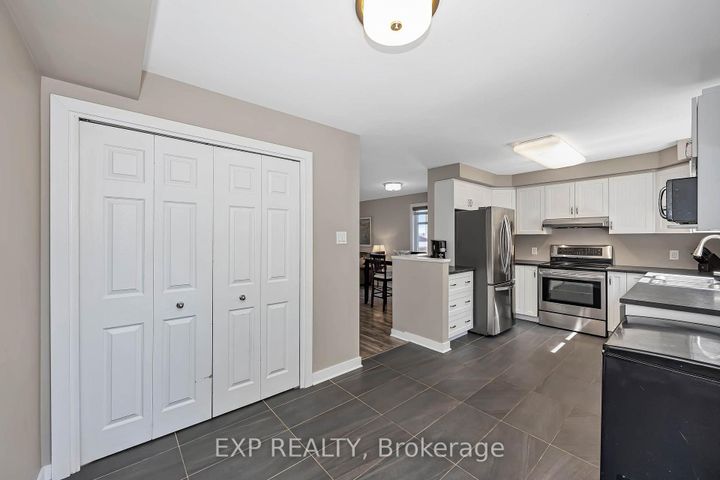 Photo 7 at 1 - 301 Elite Private, Nepean (Longfields), Ottawa