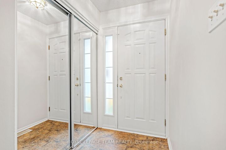 Photo 2 at 9 - 455 Kintyre Private, Nepean (Carleton Square), Ottawa