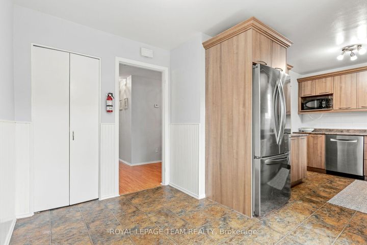 Photo 11 at 9 - 455 Kintyre Private, Nepean (Carleton Square), Ottawa