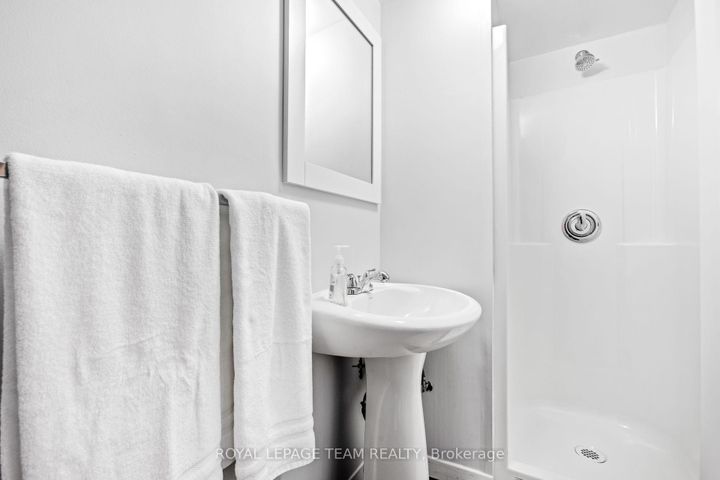 Photo 26 at 9 - 455 Kintyre Private, Nepean (Carleton Square), Ottawa