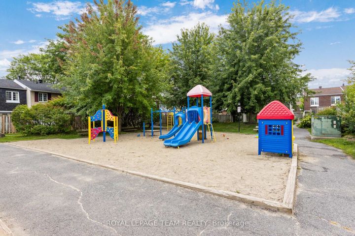 Photo 30 at 9 - 455 Kintyre Private, Nepean (Carleton Square), Ottawa