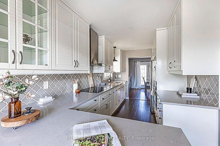 Photo 5 at 124 Kennevale Drive, Nepean (Cedargrove/Fraserdale), Ottawa