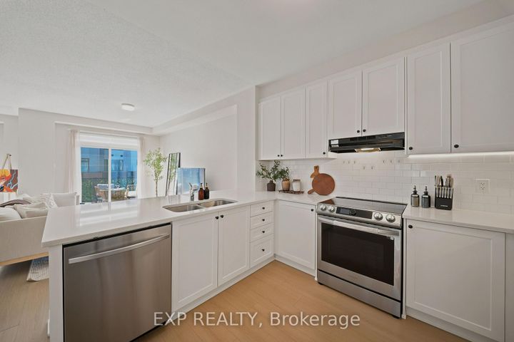 Photo 3 at 69 Lignite Private, Nepean (Heritage Park), Ottawa