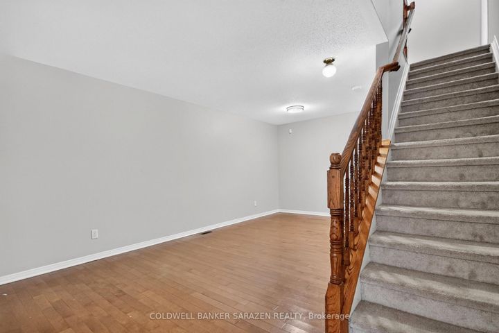 Photo 3 at 111 HARBOUR VIEW Street, Nepean (Strandherd), Ottawa
