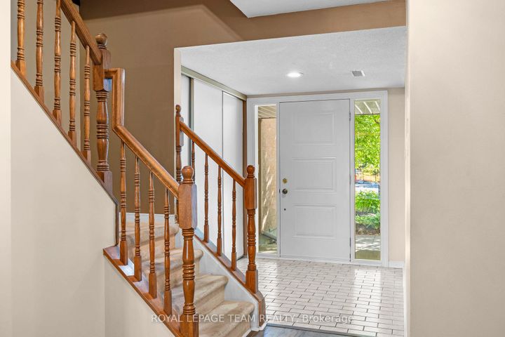 Photo 1 at 8 Mannington Court, Nepean (Cedargrove/Fraserdale), Ottawa