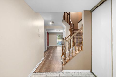 Photo 2 at 8 Mannington Court, Nepean (Cedargrove/Fraserdale), Ottawa