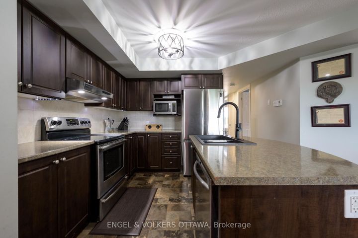 Photo 7 at 7 - 50 Barnstone Drive, Nepean (Barrhaven East), Ottawa