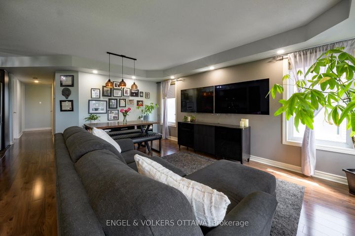 Photo 13 at 7 - 50 Barnstone Drive, Nepean (Barrhaven East), Ottawa