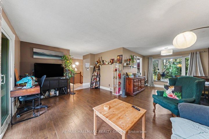 Photo 6 at 5 Lansfield Way, Nepean (Tanglewood), Ottawa