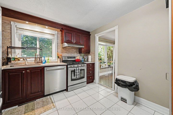 Photo 8 at 5 Lansfield Way, Nepean (Tanglewood), Ottawa