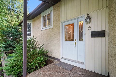 Photo 2 at 5 Lansfield Way, Nepean (Tanglewood), Ottawa