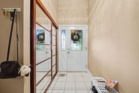 Photo 3 at 5 Lansfield Way, Nepean (Tanglewood), Ottawa