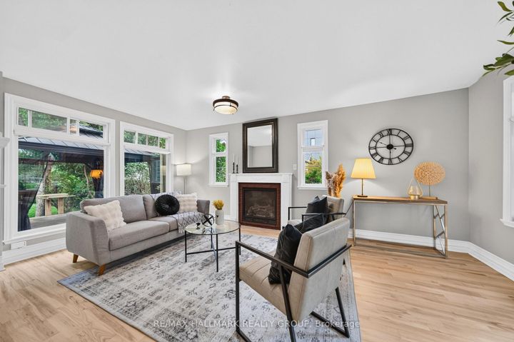 Photo 5 at 1608 Prince Of Wales Drive, Nepean (Carleton Heights), Ottawa