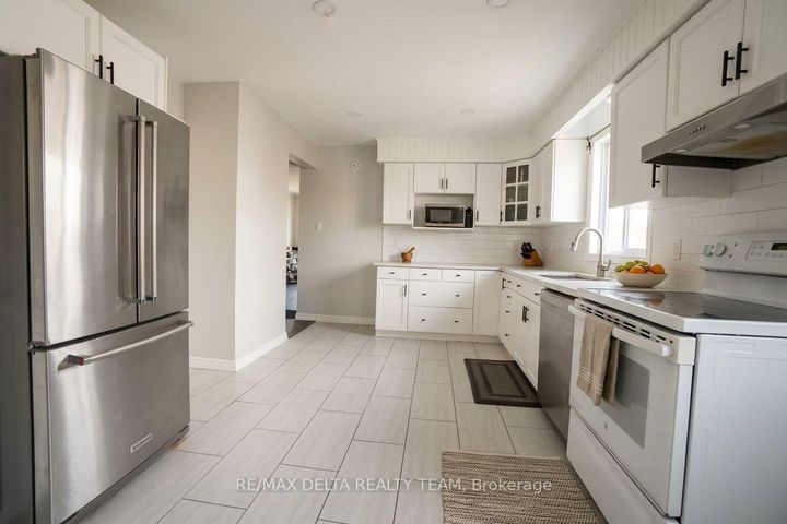 Photo 6 at 24 Raftus Square, Nepean (Pheasant Run), Ottawa