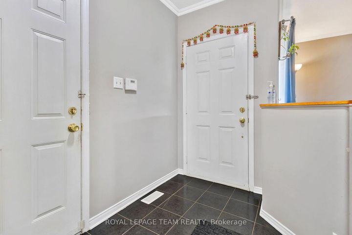 Photo 2 at 36 Saffron Court, Nepean (Longfields), Ottawa