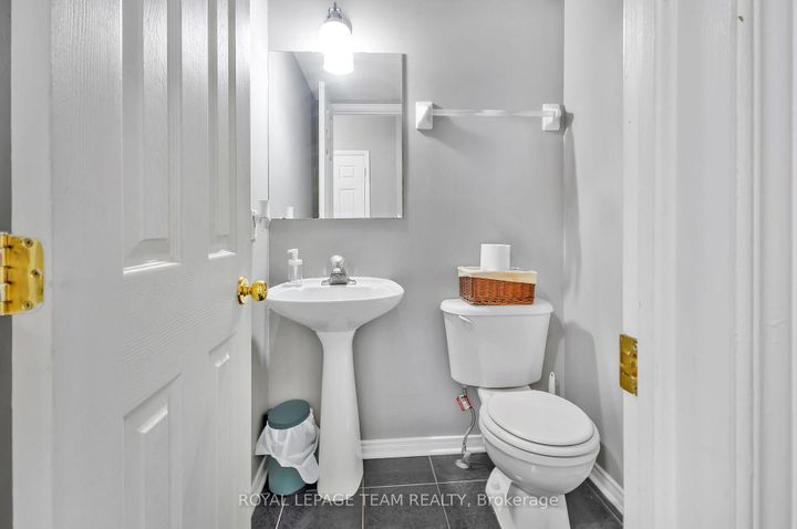 Photo 3 at 36 Saffron Court, Nepean (Longfields), Ottawa