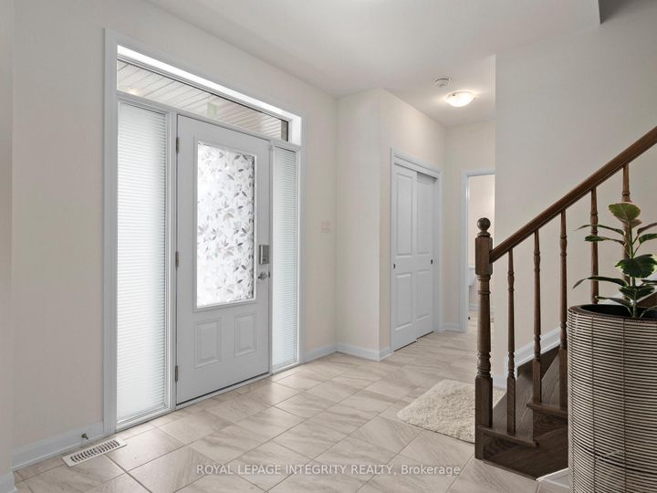 Photo 3 at 168 Maynooth Court, Nepean (Half Moon Bay), Ottawa