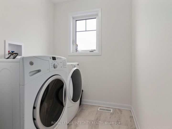 Photo 12 at 168 Maynooth Court, Nepean (Half Moon Bay), Ottawa