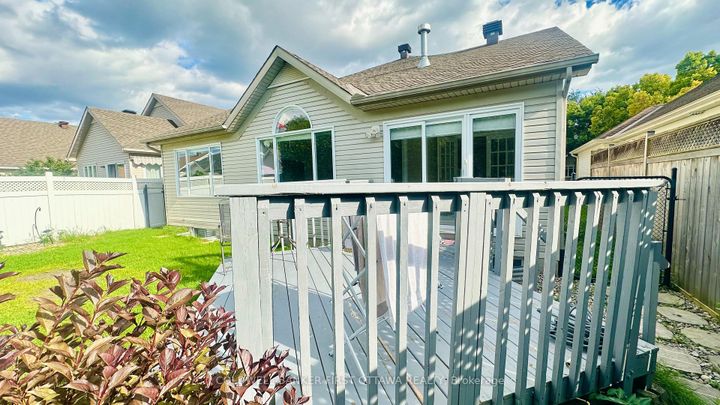 Photo 2 at 13 Fieldcrest Avenue, Nepean (Longfields), Ottawa