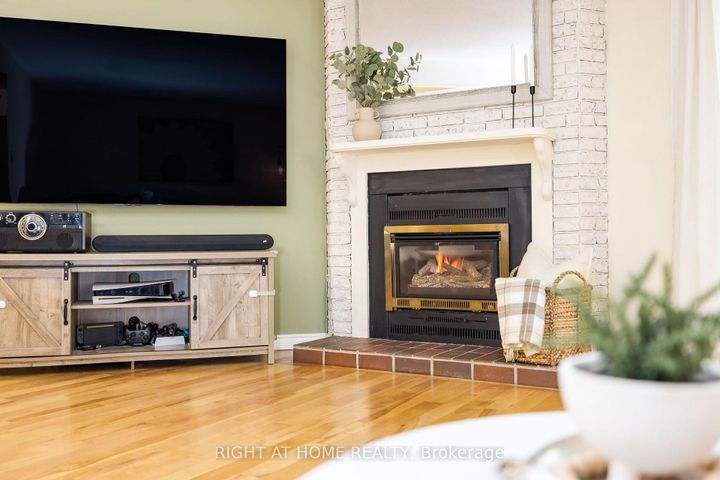 Photo 9 at 30 Berkshire Way, Nepean (Pheasant Run), Ottawa