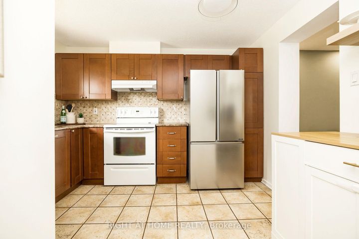 Photo 13 at 30 Berkshire Way, Nepean (Pheasant Run), Ottawa
