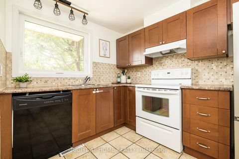 Photo 12 at 30 Berkshire Way, Nepean (Pheasant Run), Ottawa