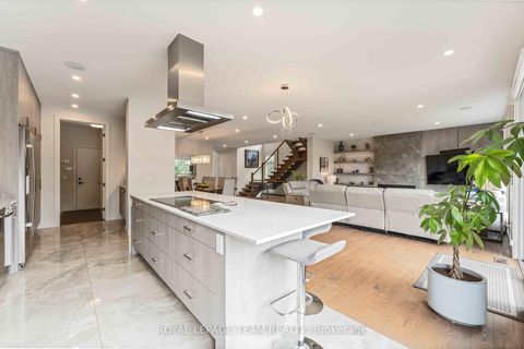 Photo 11 at 1546 Claymor Avenue, Nepean (Carleton Heights), Ottawa