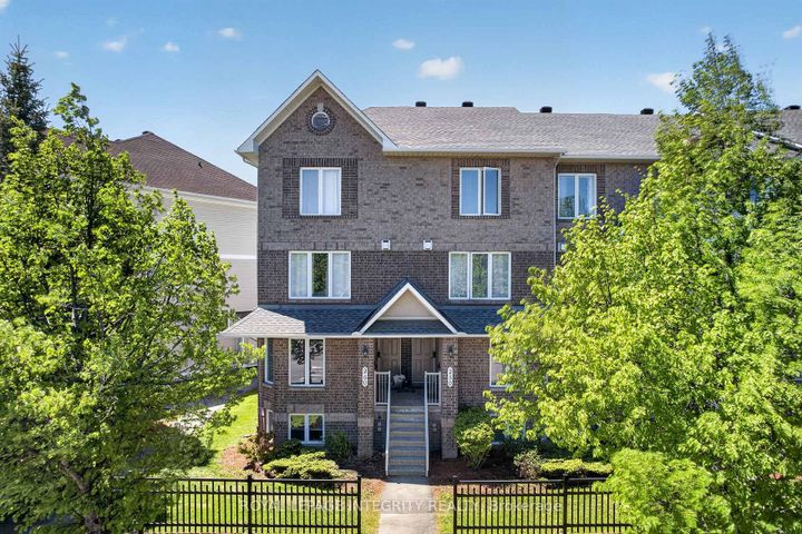 Photo 1 at 256 Cresthaven Drive, Nepean (Barrhaven East), Ottawa