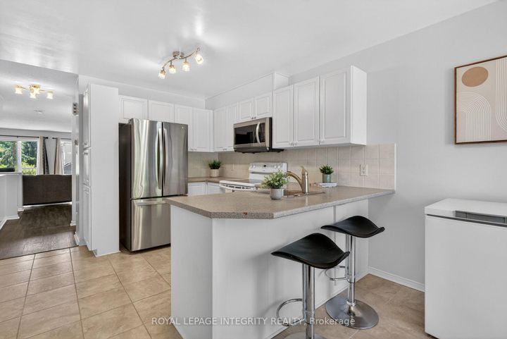 Photo 5 at 256 Cresthaven Drive, Nepean (Barrhaven East), Ottawa